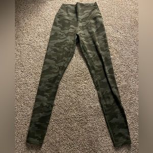 Green camo size s colorfulkoala full length leggings